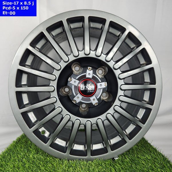 17 Inch 5 Hole V8